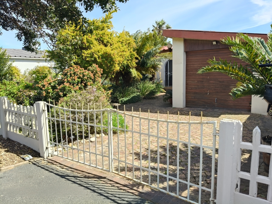3 Bedroom Property for Sale in Lochnerhof Western Cape
